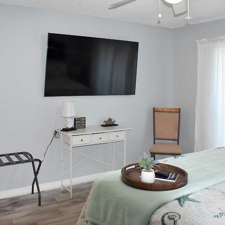 Lanai And Pond At Tranquil Bradenton Retreat!ヴィラ エクステリア 写真